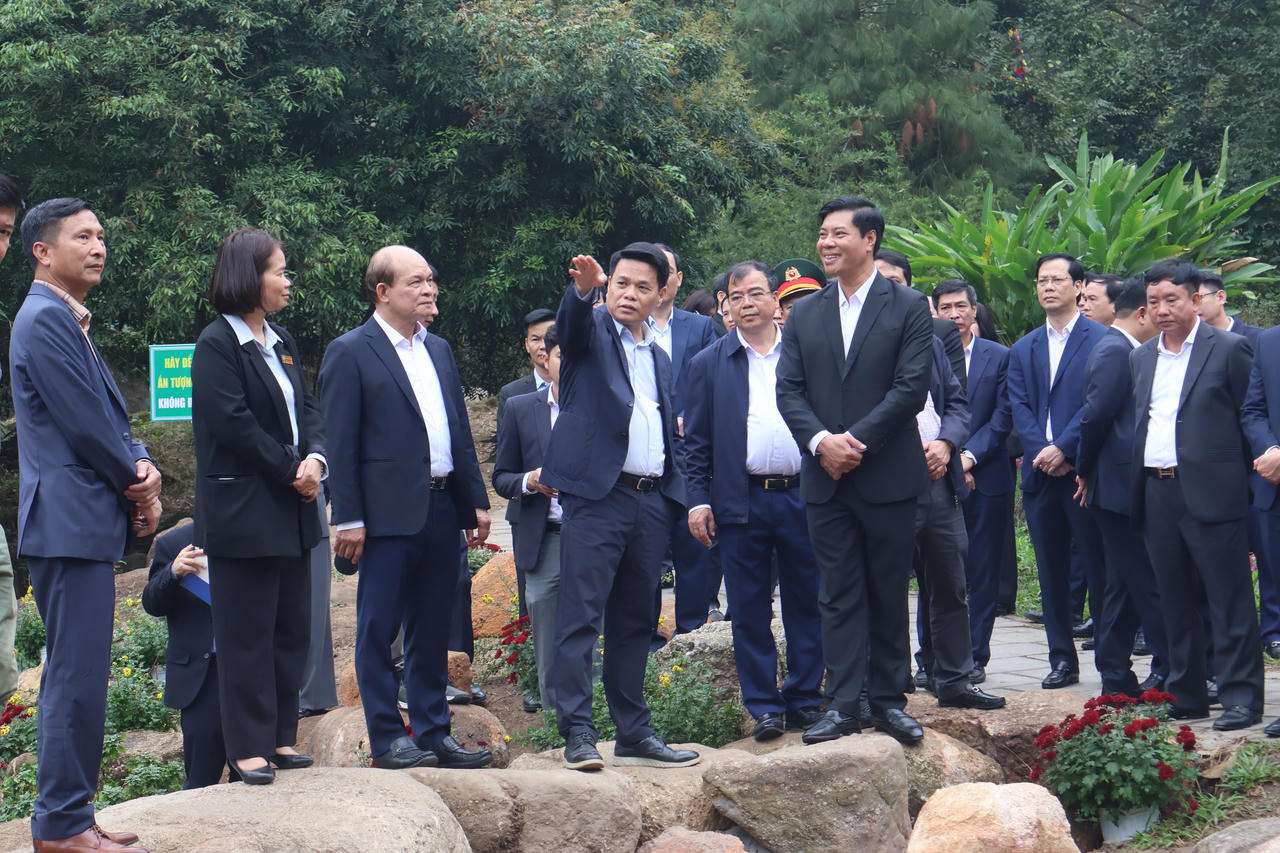 Chủ tịch UBND TP Lê Ngọc Châu chỉ đạo tiếp tục nghiên cứu phương án chỉnh trang cảnh quan hai bên suối Côn Sơn.