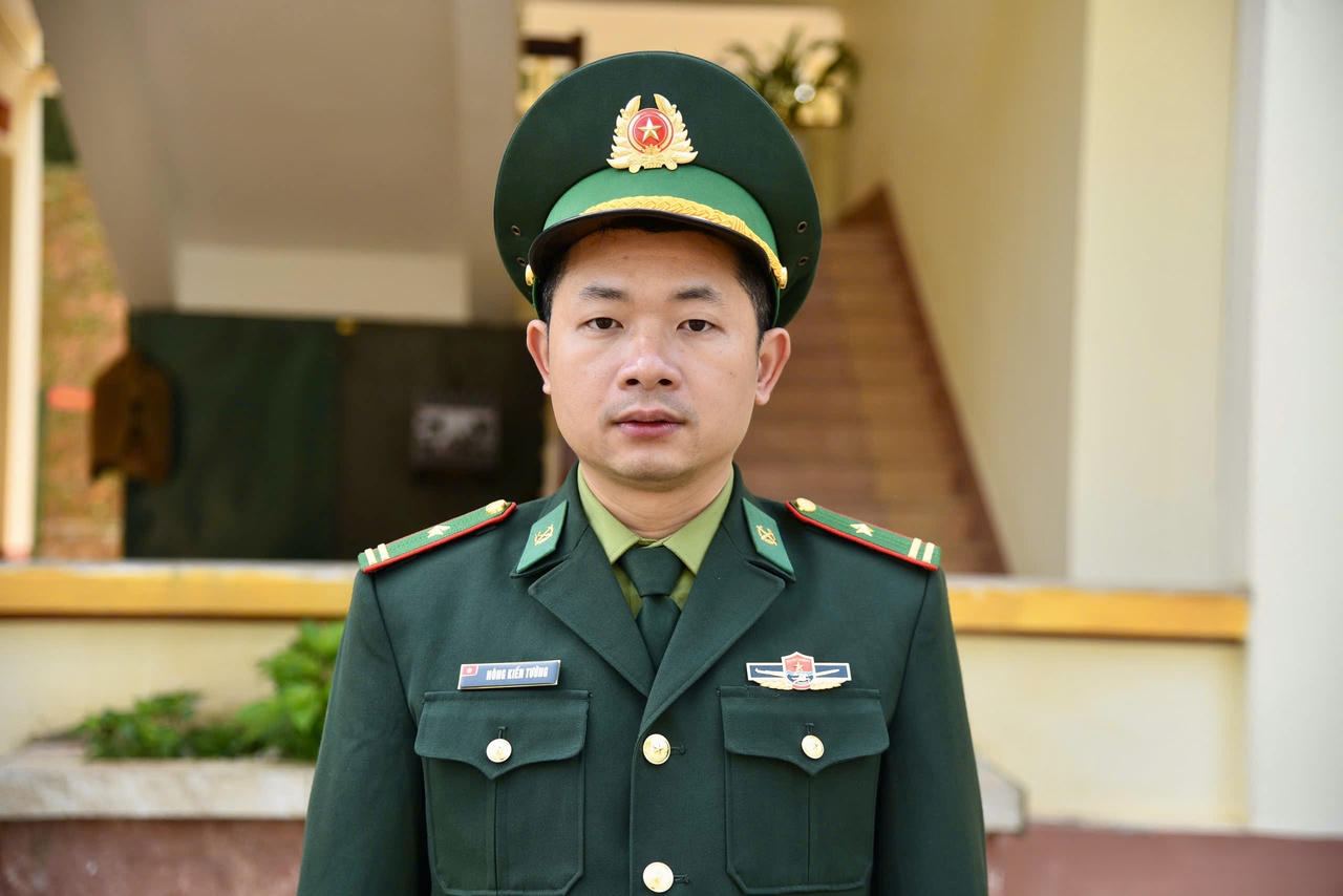 Thiếu tá Nông Kiến Tường, Chính trị viên Đồn Biên phòng Cửa khẩu Sóc Giang. (Ảnh: Thanh Tùng)