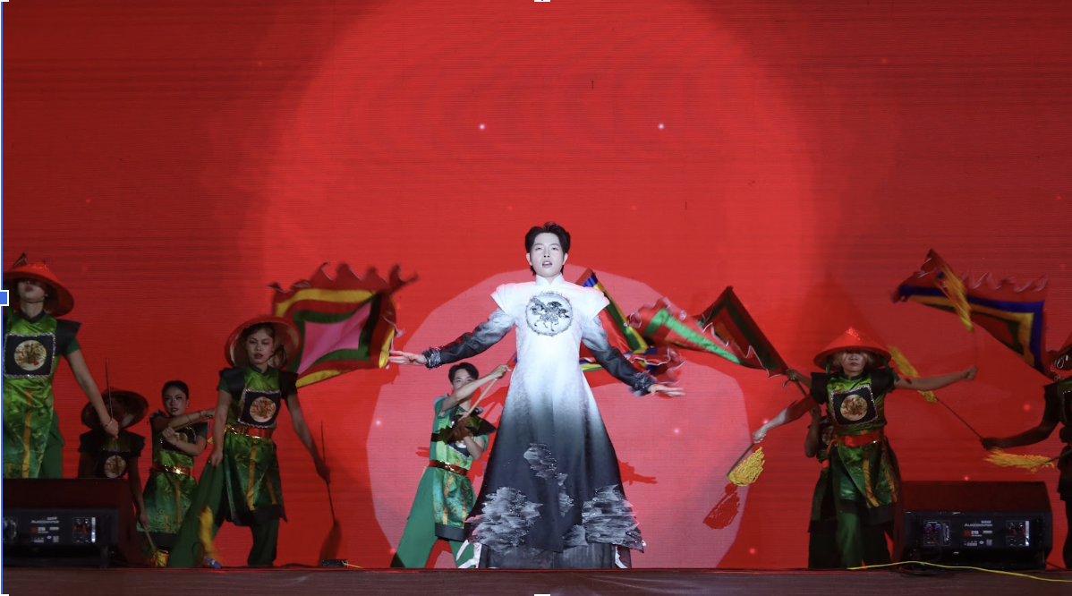 Đức Phúc tự hào tái hiện bản hit làm nên chiến thắng tại Quốc tế.