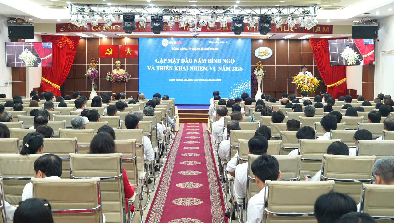 Buổi gặp mặt đầu năm và triển khai nhiệm vụ năm 2026 được kết nối truyền hình đến tất cả các đơn vị thành viên.