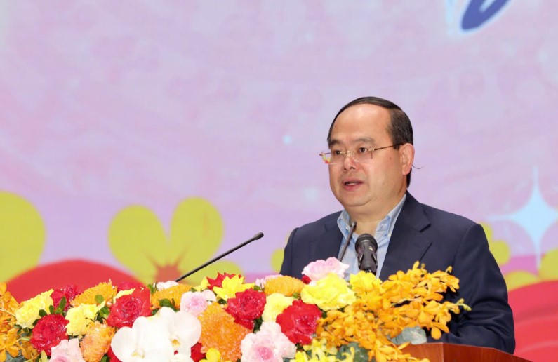 Ông Quản Minh Cường - Ủy viên Trung ương Đảng, Bí thư Tỉnh ủy, Trưởng Đoàn ĐBQH tỉnh Quảng Ninh phát biểu tại cuộc gặp.