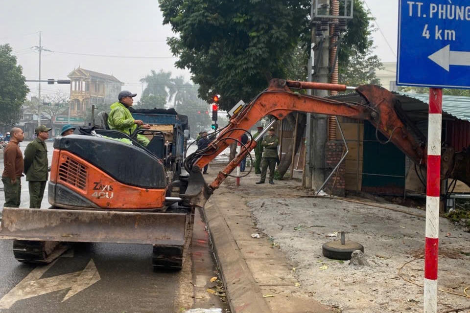 Công an xã Đan Phượng (Hà Nội) bảo đảm trật tự đô thị dịp Tết Nguyên đán Bính Ngọ 2026