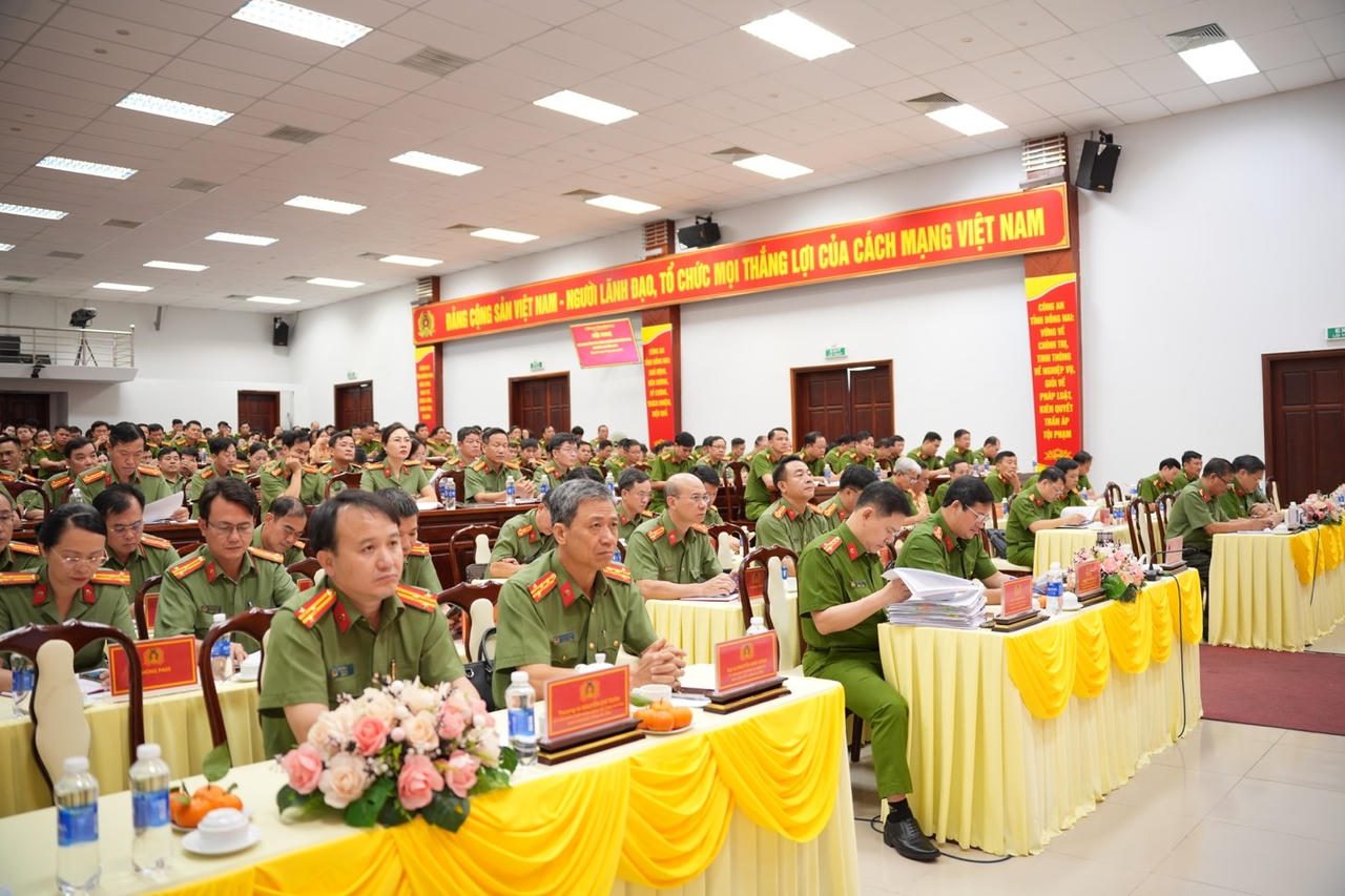 Các đại biểu dự hội nghị.