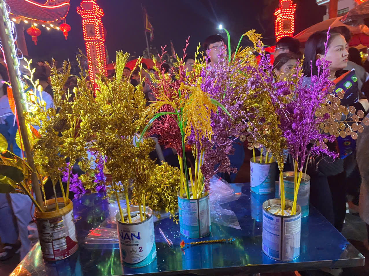 Cành lộc đa dạng về màu sắc, chủng loại.