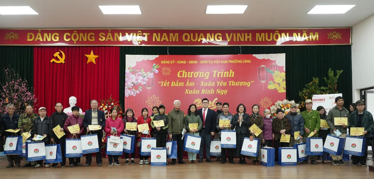 Hàng nghìn suất quà Tết đã được Tập đoàn ROX trao tặng cho các hộ gia đình khó khăn