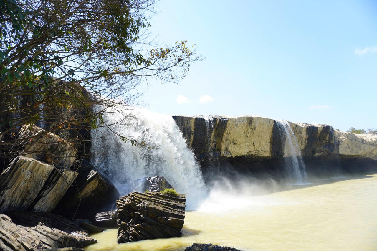 Thác Dray Nu nổi tiếng với câu chuyện tình cảm động