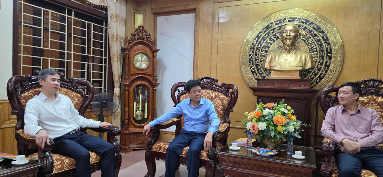 Bí thư, Chủ tịch xã Vụ Bản trao đổi về Lễ hội Chợ Viềng Xuân - Phủ Dầy.