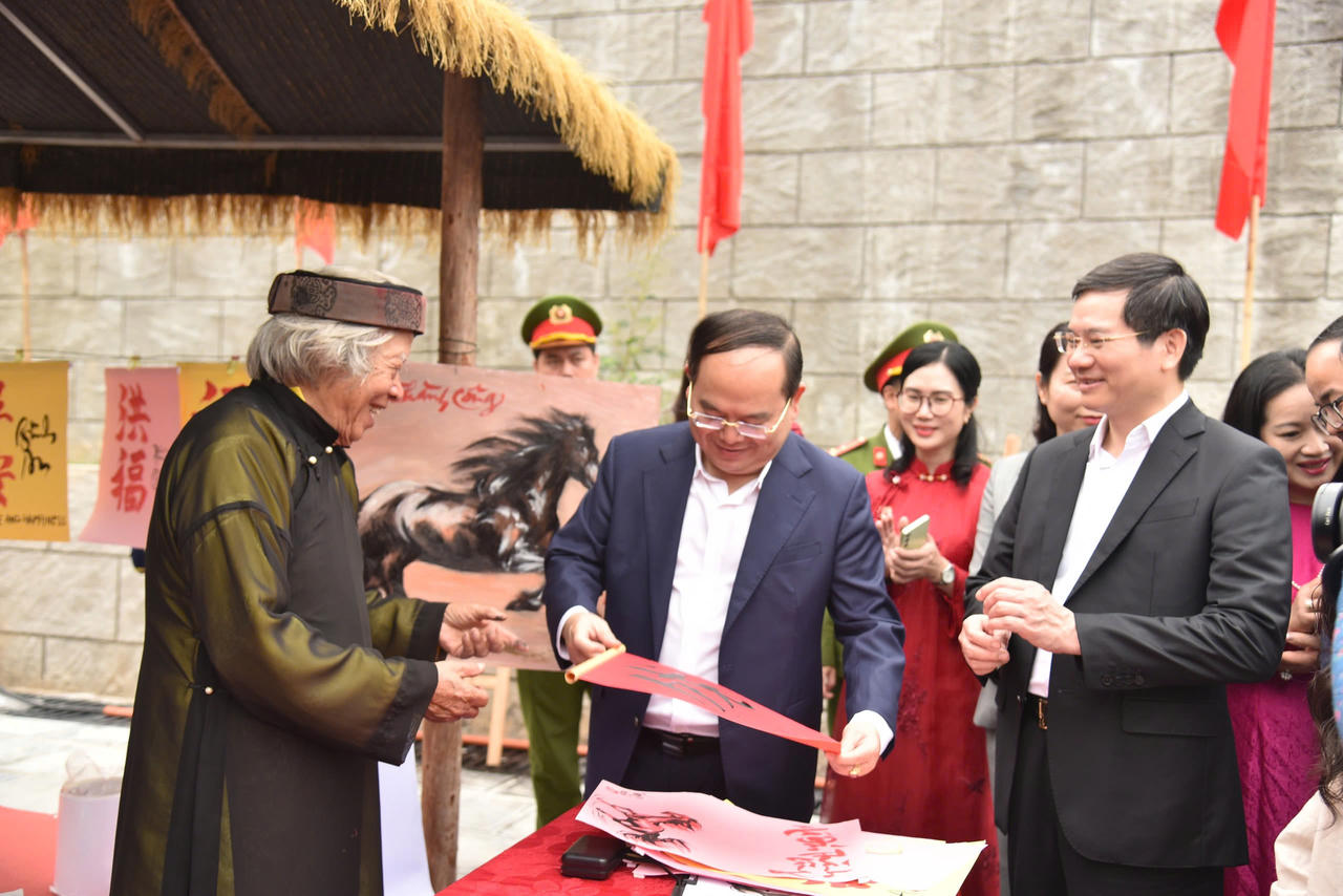 Tại Quảng Ninh, khai bút đầu xuân được tổ chức thường niên bắt đầu từ mùa Xuân Kỷ Sửu năm 2009.