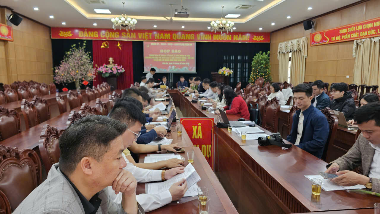 Phóng viên của hơn 30 cơ quan báo chí Trung ương và địa phương tham dự buổi gặp mặt thông tin về Lễ hội Lim Xuân Bính Ngọ 2026.