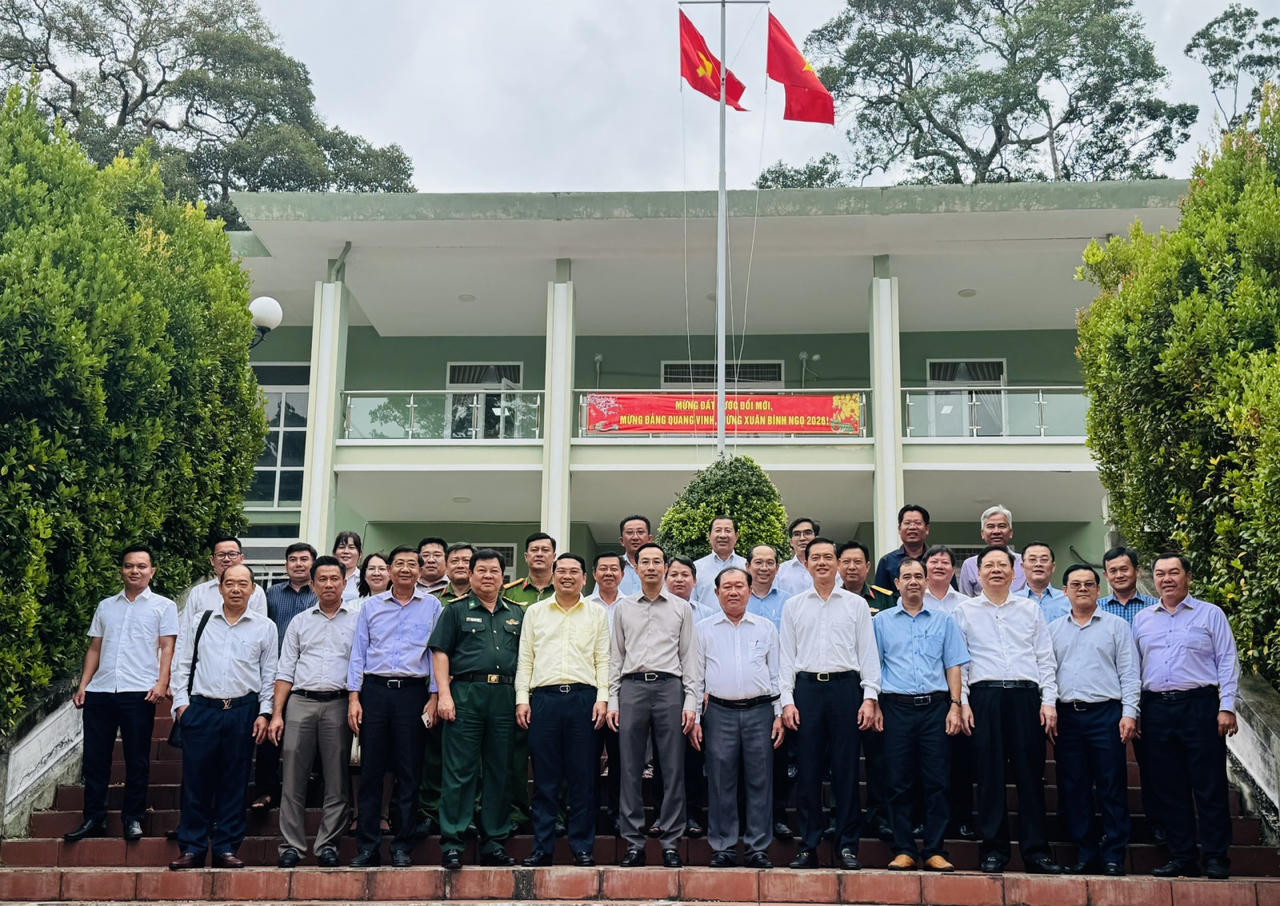 Phó Bí thư Thường trực Tỉnh ủy, Chủ tịch HĐND tỉnh An Giang Nguyễn Thanh Nhàn cùng đoàn công tác đến chúc tết Vườn Quốc gia Phú Quốc.