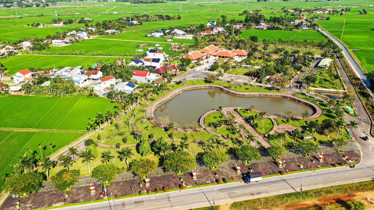 Khu lưu niệm Thủ tướng Phạm Văn Đồng tại xã Mộ Đức (Quảng Ngãi).