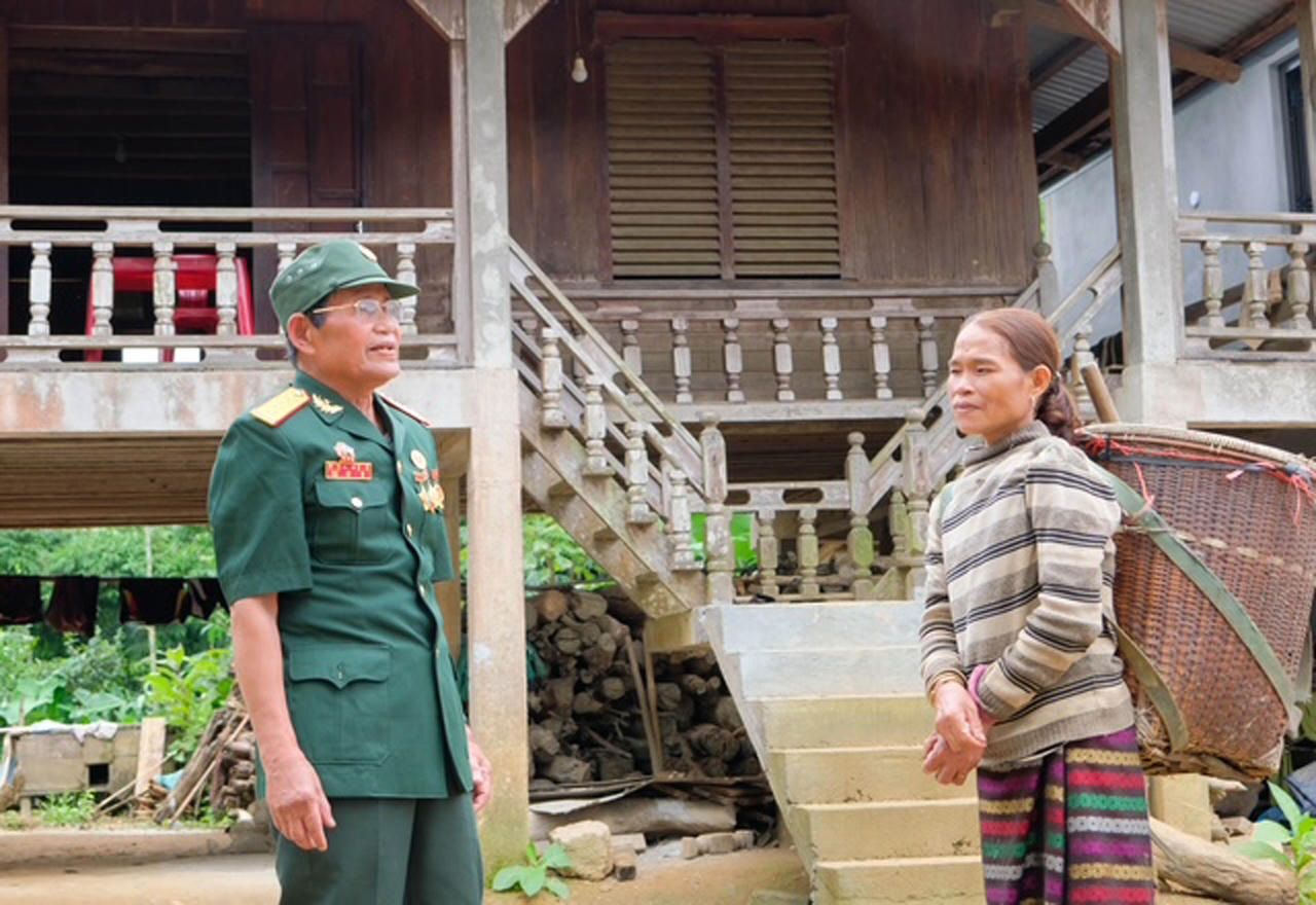 &nbsp;Cựu chiến binh Hồ Văn Xang là tấm gương để dân làng học hỏi. (Ảnh trong bài: Trần Tuyền)