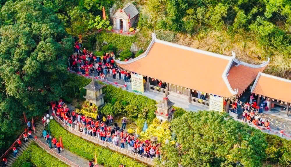 Ngọa Vân thuộc quần thể di sản thế giới Yên Tử - Vĩnh Nghiêm - Côn Sơn Kiếp Bạc. Nơi đây giữ một vị trí đặc biệt, là nơi kết thúc trọn vẹn hành trình tu hành và nhập niết bàn của vua Trần Nhân Tông.