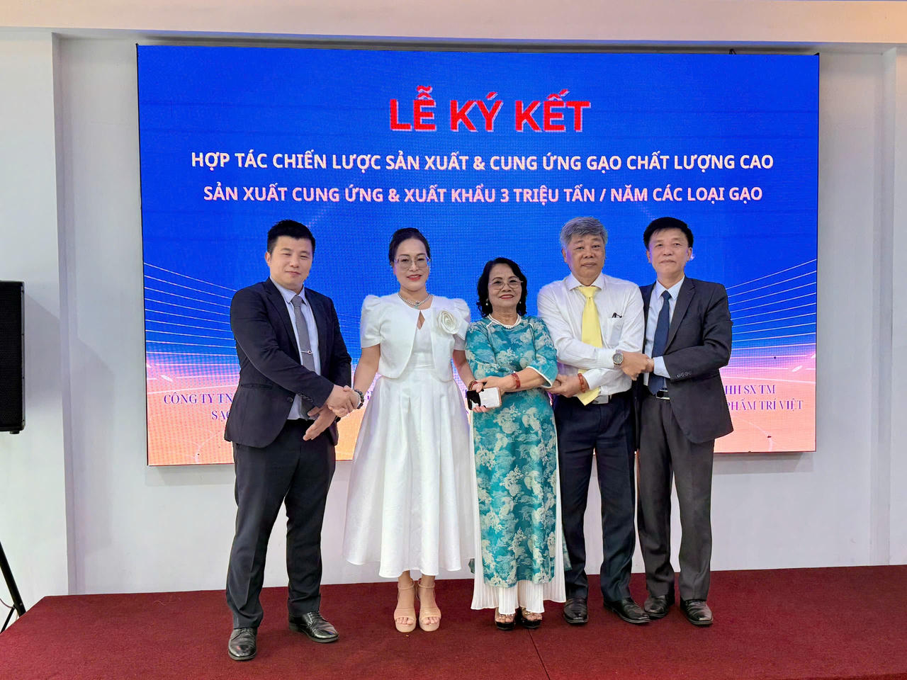 Mô hình kinh tế tuần hoàn trong lúa gạo: Từ cánh đồng hữu cơ đến xuất khẩu "gỗ trấu"

