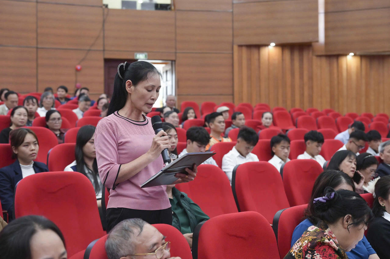 Cử tri đóng góp ý kiến, kiến nghị