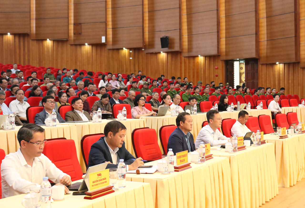 Hội nghị được tổ chức theo hình thức trực tiếp kết hợp trực tuyến, với sự tham dự của hơn 2.800 đại biểu, cử tri tại 17 xã, phường trên địa bàn.