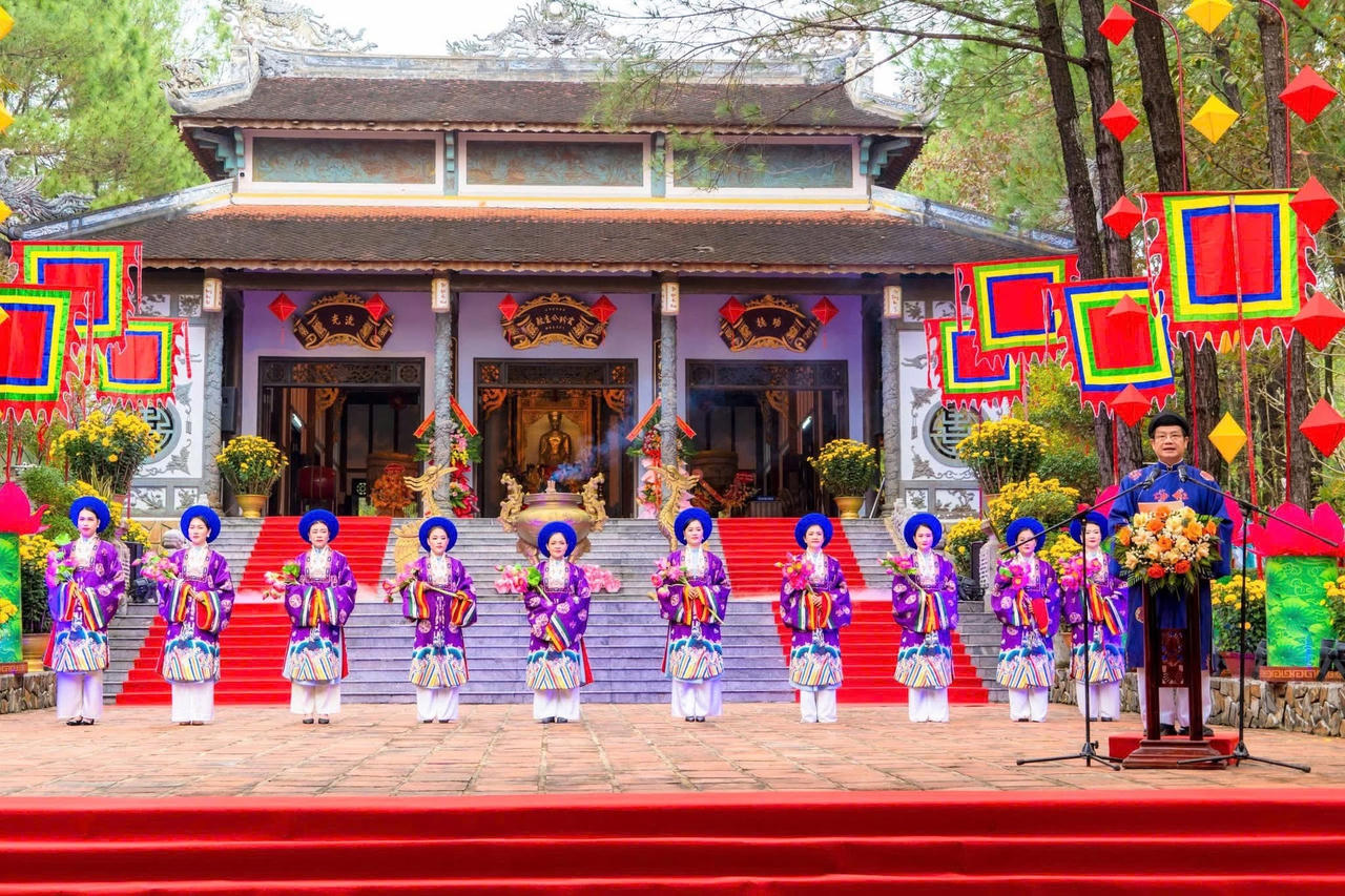 Ông Phan Thanh Hải, Giám đốc Sở Văn hóa và Thể thao TP Huế phát biểu tại lễ khai hội.