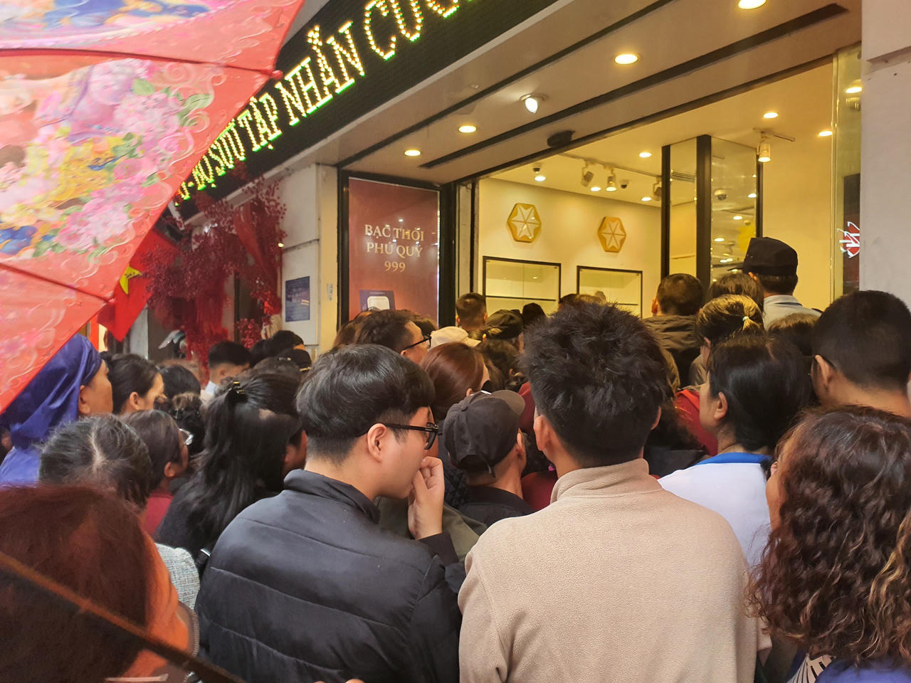 Nhu cầu “săn vàng lấy may” ngày thần tài tăng đột biến