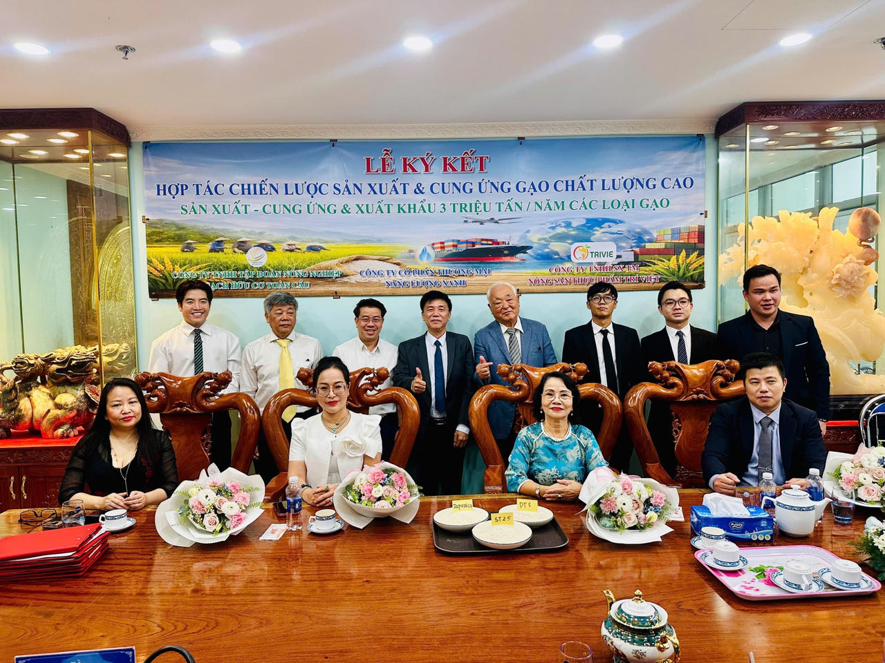 Toàn cảnh buổi lễ ký kết