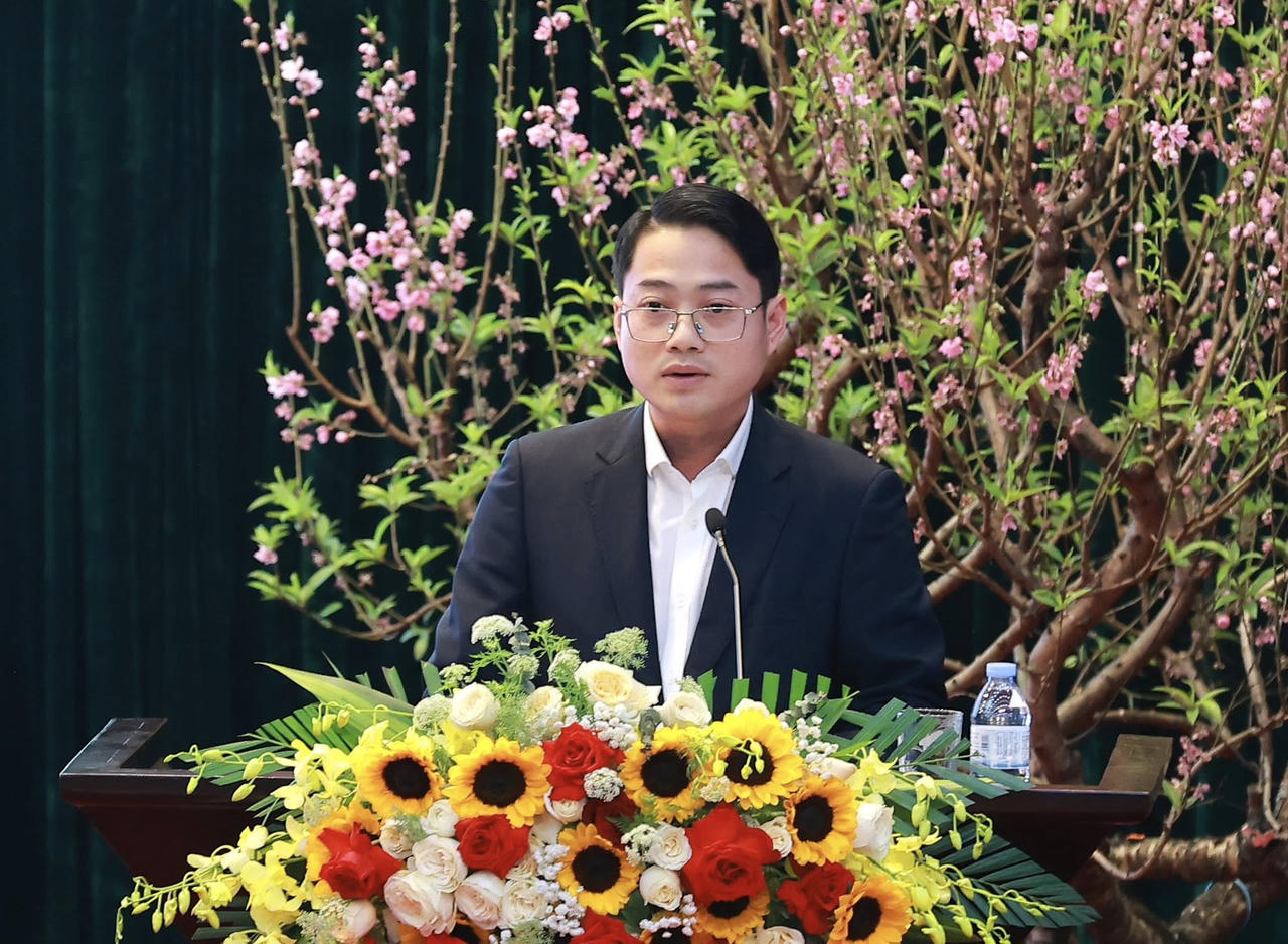 Thường trực Ủy ban Mặt trận Tổ quốc Việt Nam tỉnh Lào Cai đã đọc tiểu sử tóm tắt của những người ứng cử đại biểu Quốc hội khóa XVI tại đơn vị bầu cử số 3