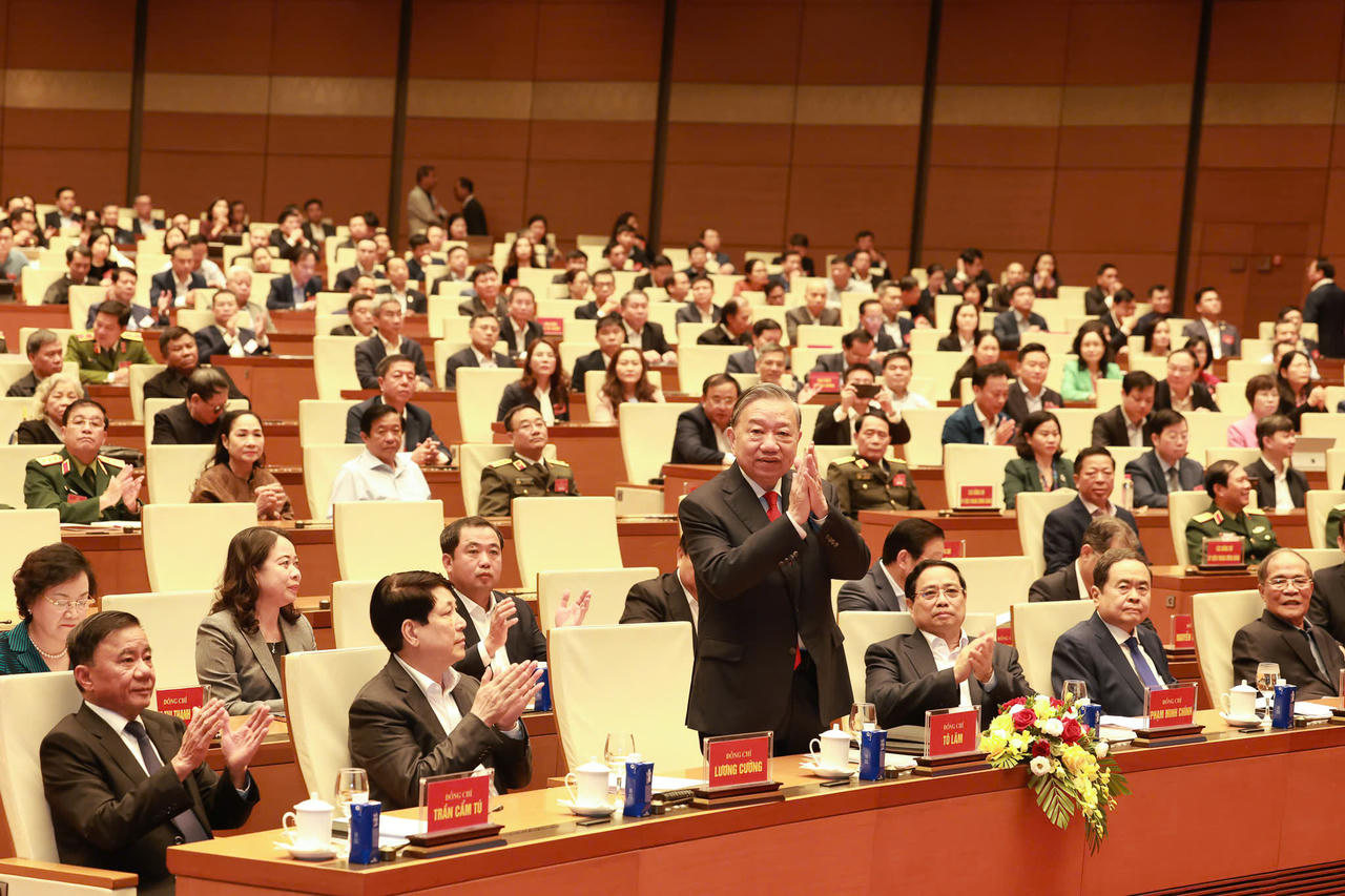 Tổng Bí thư Tô Lâm và các đồng chí lãnh đạo, nguyên lãnh đạo Đảng, Nhà nước dự Hội nghị tại điểm cầu Hội trường Diên Hồng. Ảnh: V.Anh