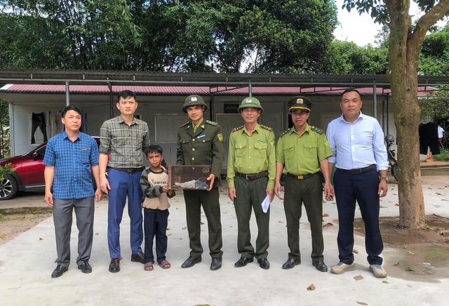 Rái cá quý hiếm được phát hiện bên bờ suối