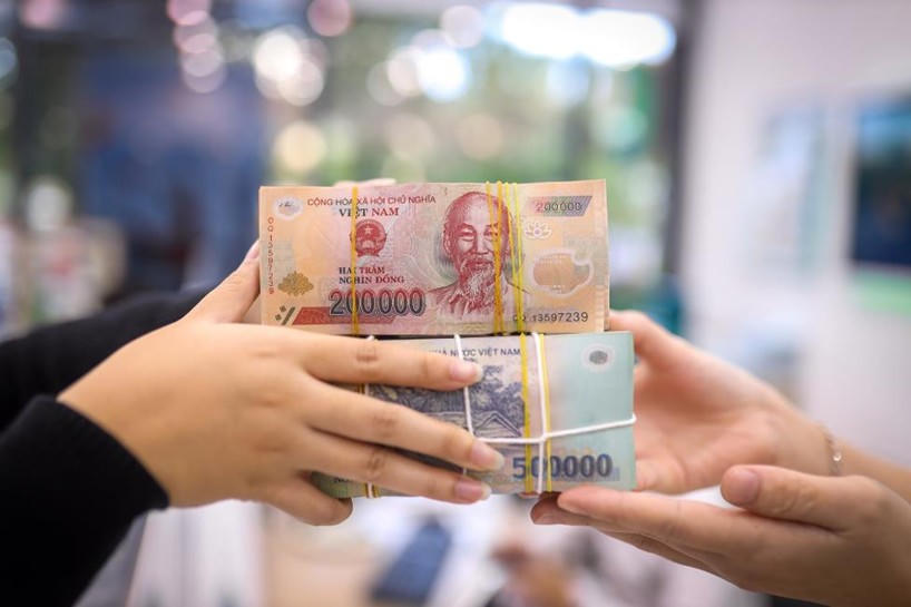 Lãi suất không duy trì ở trạng thái cao hoặc thấp trong thời gian dài mà vận hành theo chu kỳ tăng - điều chỉnh - ổn định