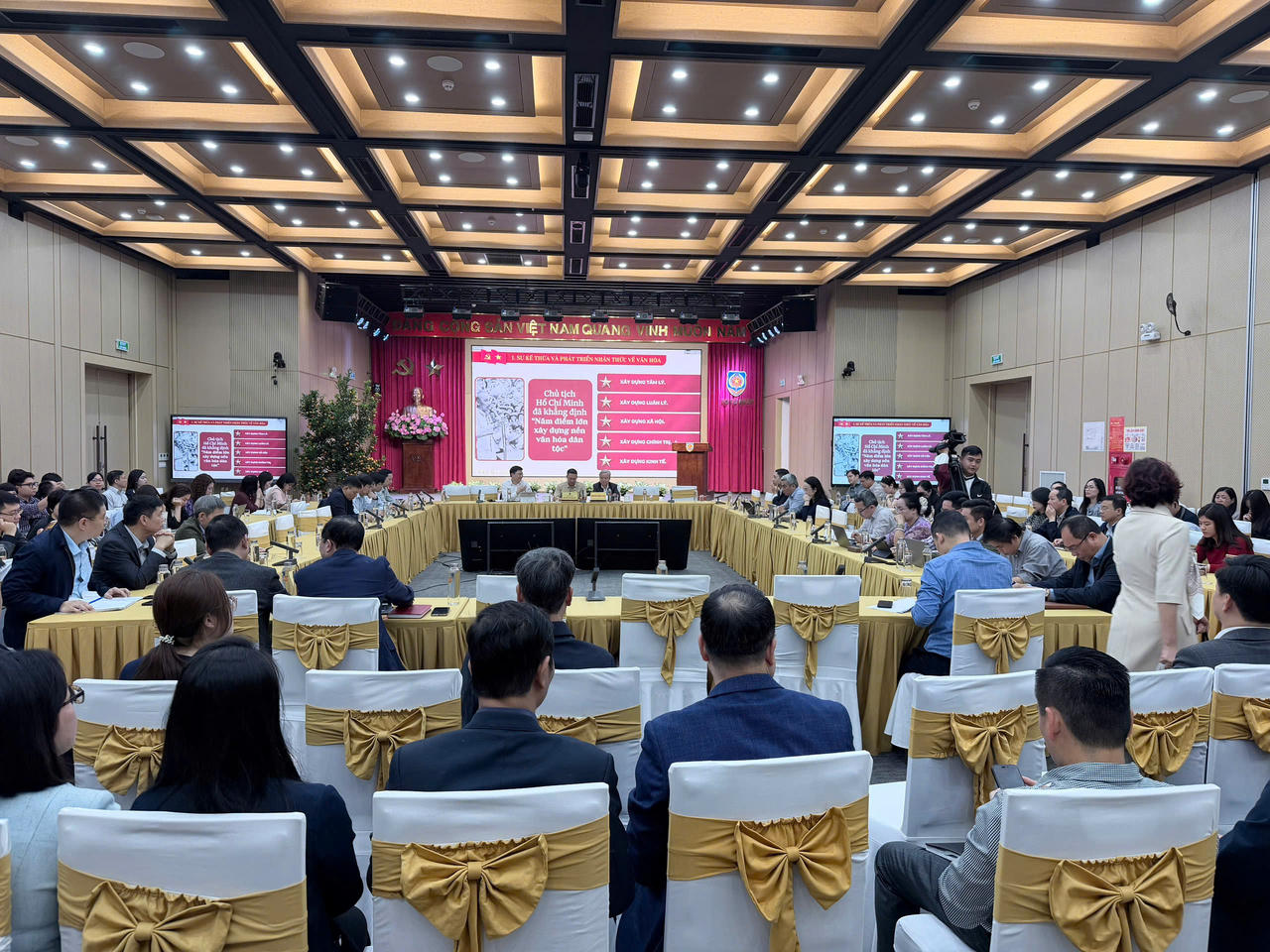 Các đại biểu dự Hội nghị tại điểm cầu Bộ Tư pháp. Ảnh: P. Mai