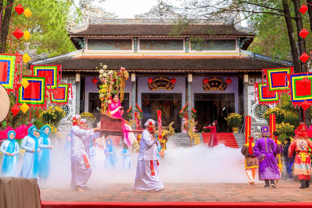 Lễ hội đền Huyền Trân được thành phố Huế tổ chức nhằm tưởng nhớ ái nữ của hoàng đế Trần Nhân Tông, người đã hy sinh tình riêng, giúp mở mang bờ cõi Đại Việt về phương Nam.