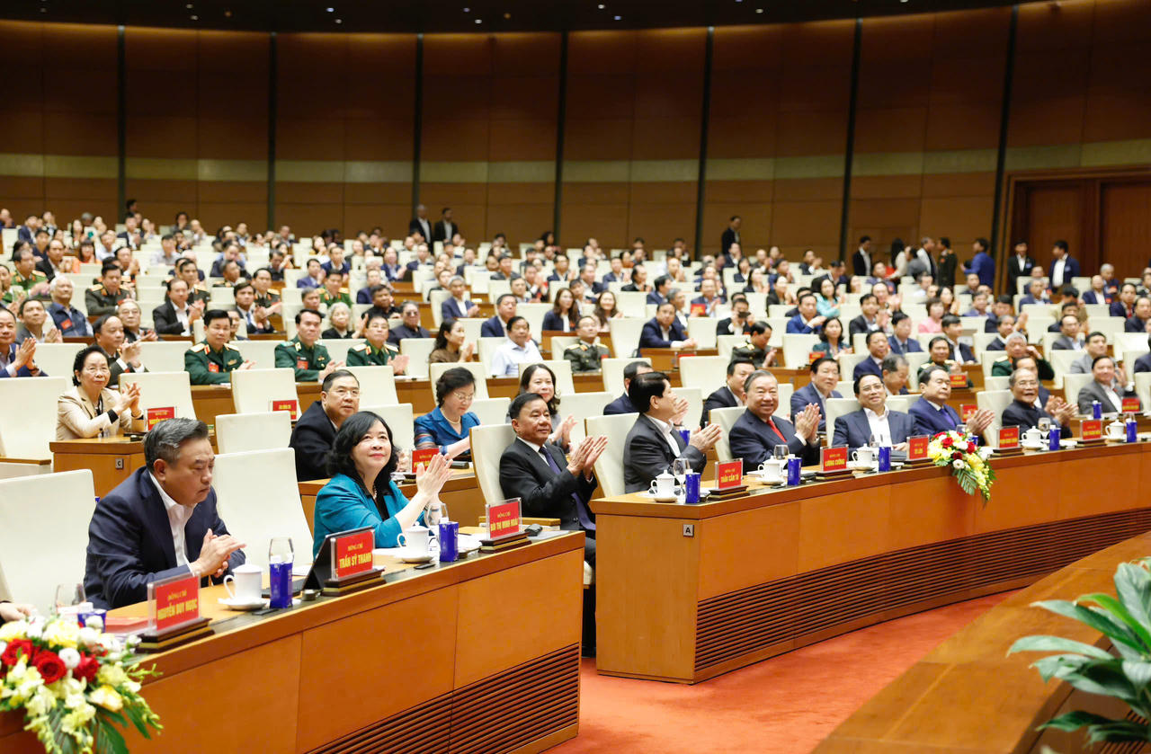Các đồng chí lãnh đạo, nguyên lãnh đạo Đảng, Nhà nước dự Hội nghị. Ảnh: V.Anh