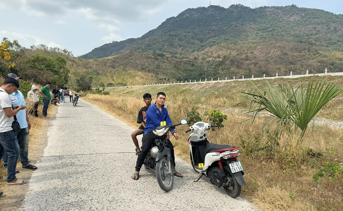 Cơ quan Công an tổ chức thực nghiệm hiện trường vụ án.