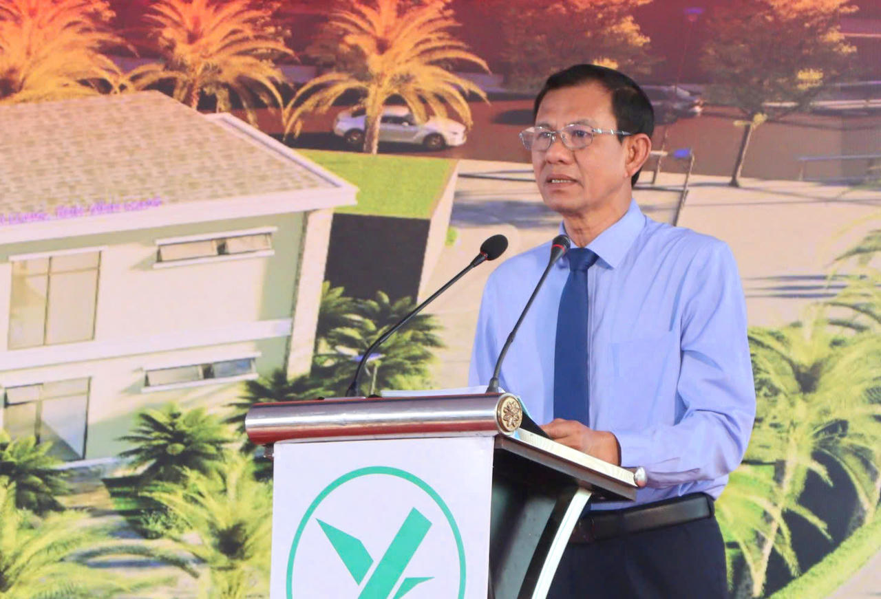 Ông Đặng Văn Chính - Phó Chủ tịch Thường trực UBND tỉnh Vĩnh Long phát biểu tại buổi lễ.