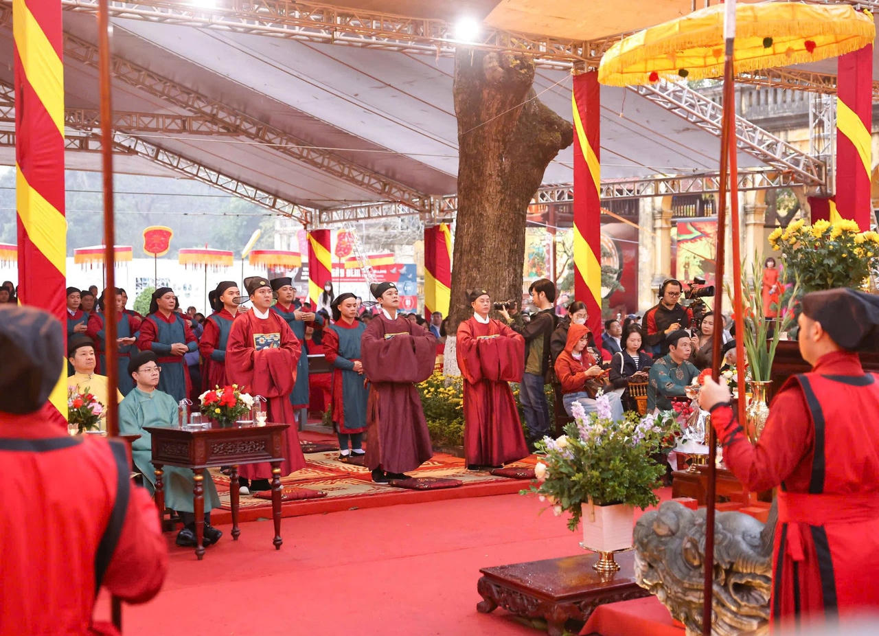 Hành lễ Tế Nam quan theo nghi thức truyền thống (ảnh Duy Minh).