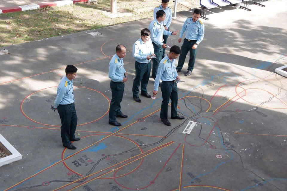 Phi công Trung đoàn 925 luyện tập máy bay trên sa hình để chuẩn bị cho ban bay đầu Xuân.