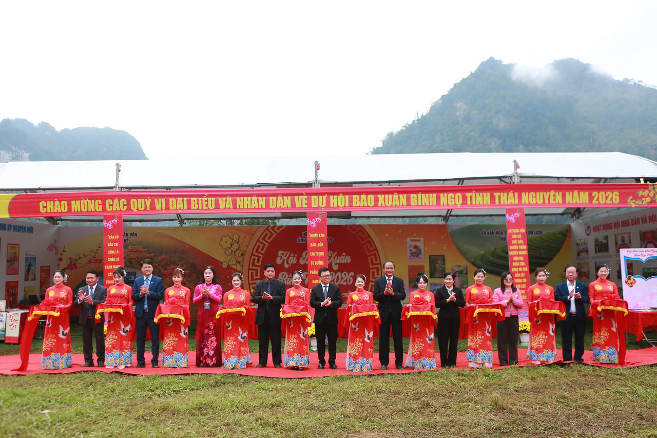 Lễ cắt băng khai mạc  Hội Báo Xuân Bính Ngọ 2026.