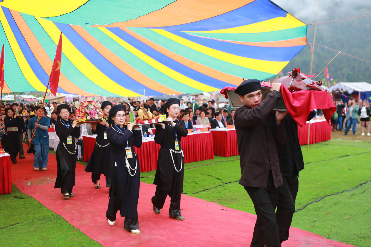 Lễ hội Lồng Tồng Ba Bể: Ngày xuân hội tụ văn hóa dân tộc và báo chí