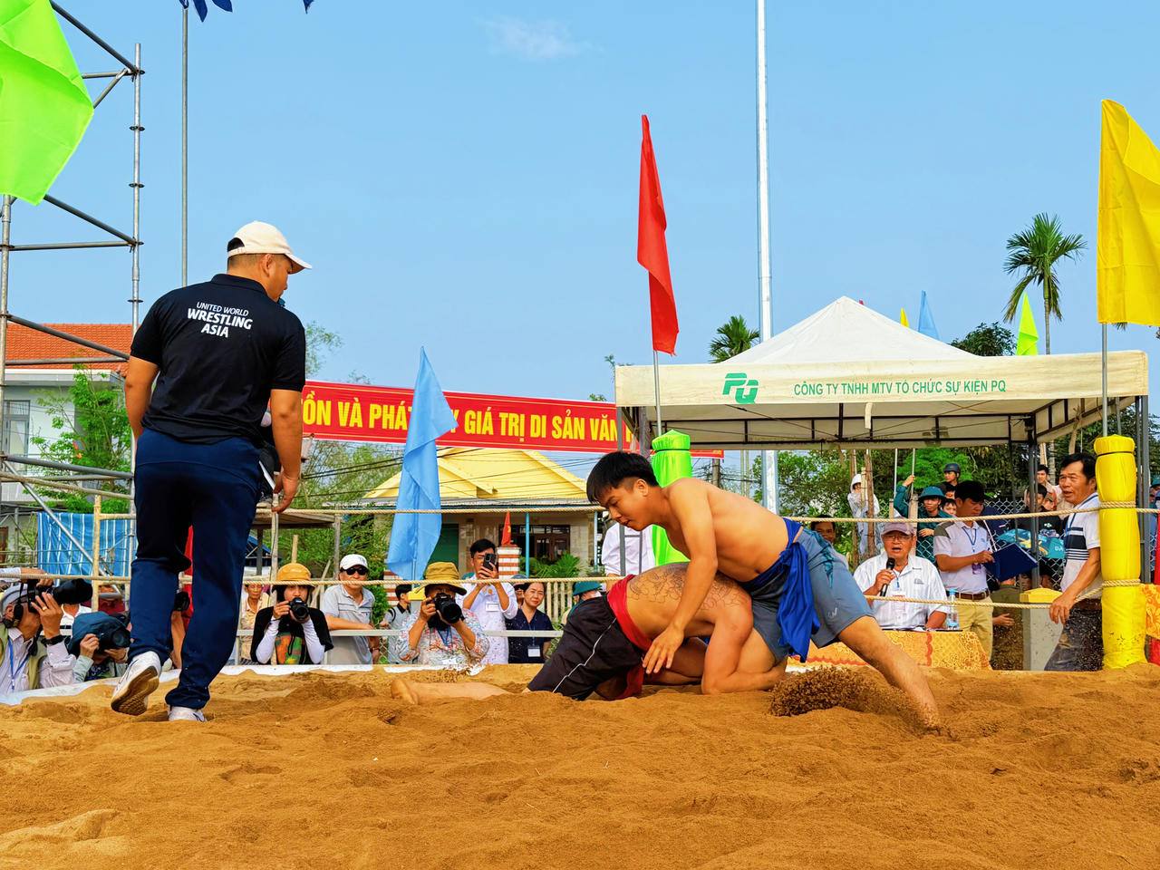 Nhiều trận đấu diễn ra gay cấn, bất ngờ khiến người xem không khỏi phấn khích.