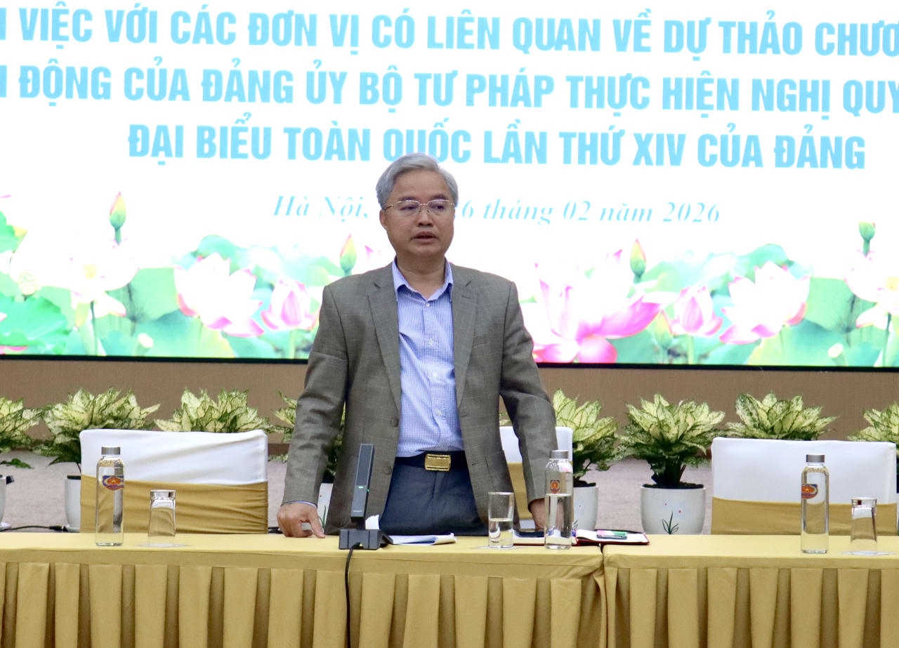 Phó Bí thư chuyên trách Nguyễn Quang Thái phát biểu kết luận.