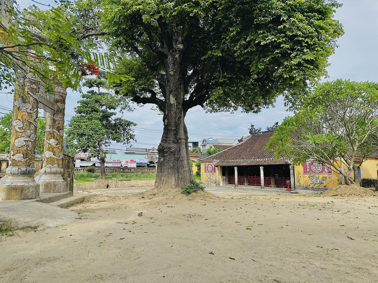 Đầu xuân thăm Nhà lưu niệm Bác Hồ ở làng Dương Nỗ