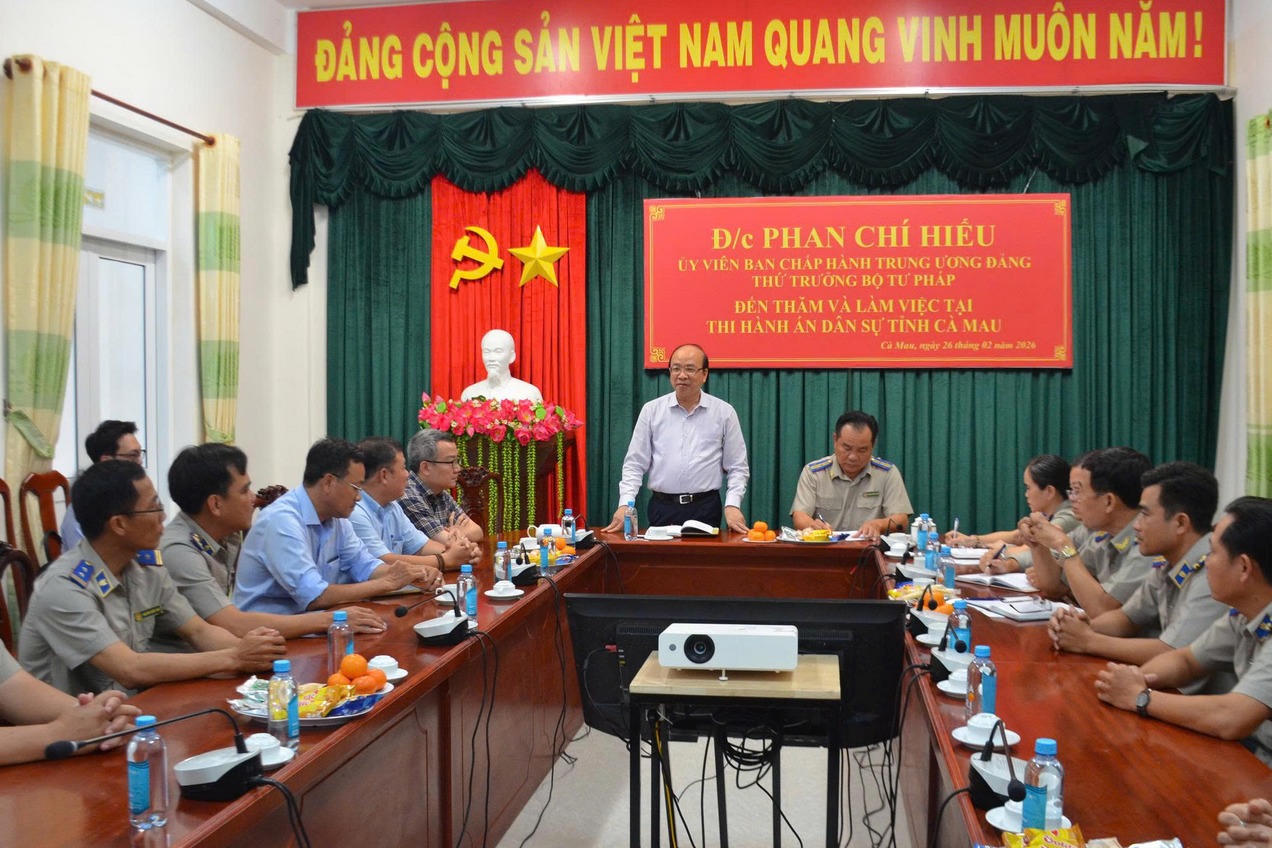 Thứ trưởng Bộ Tư pháp Phan Chí Hiếu làm việc với Thi hành án dân sự Cà Mau