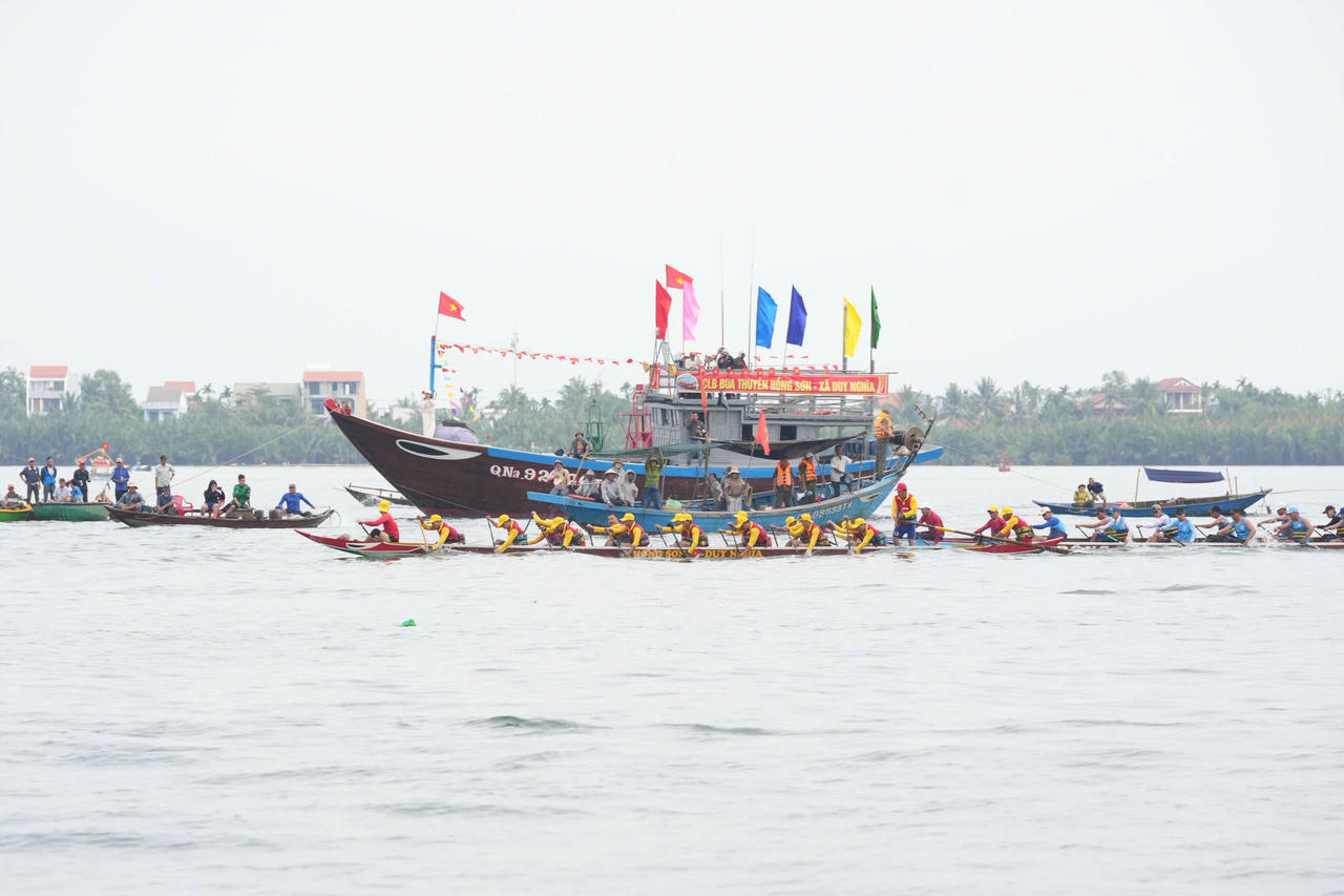 Đà Nẵng: Rộn ràng đua thuyền trên sông Thu Bồn dịp đầu Xuân Bính Ngọ