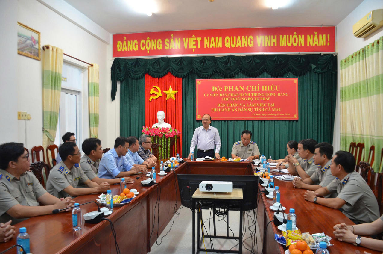 Quang cảnh buổi làm việc