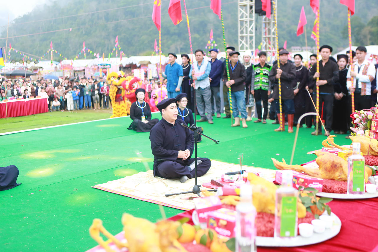 Lễ hội Lồng Tồng Ba Bể: Ngày xuân hội tụ văn hóa dân tộc và báo chí