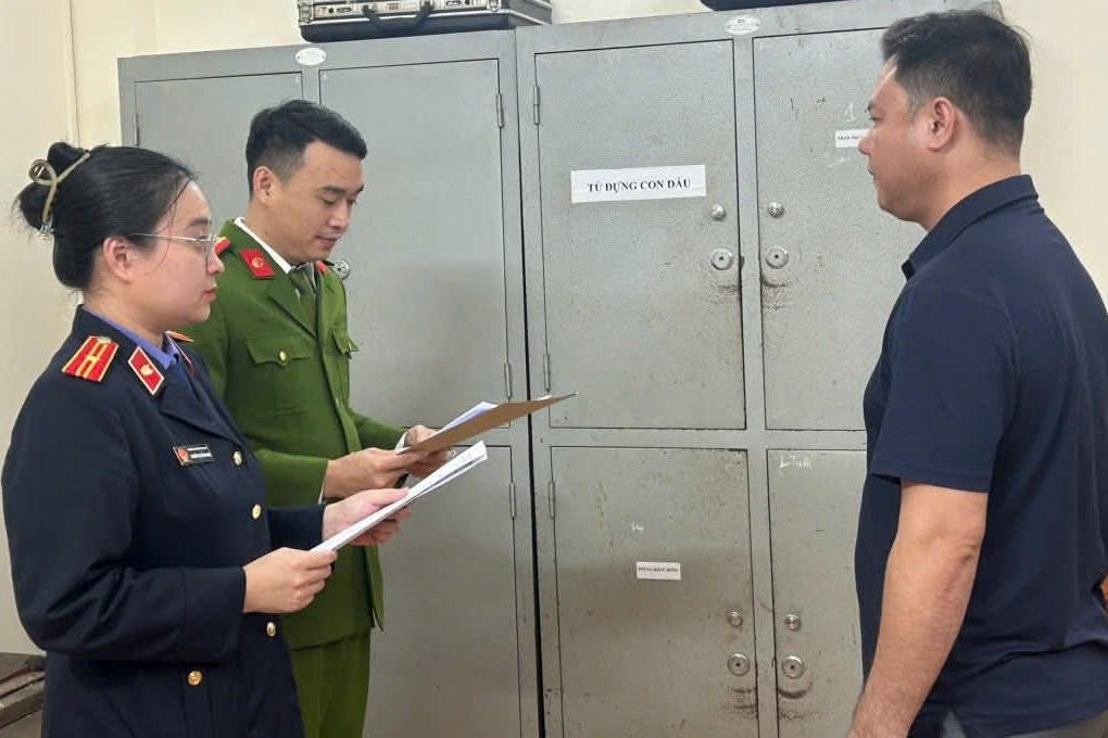 Khởi tố đối tượng đỗ xe 'chặn đầu, khóa đuôi' ở Hà Tĩnh