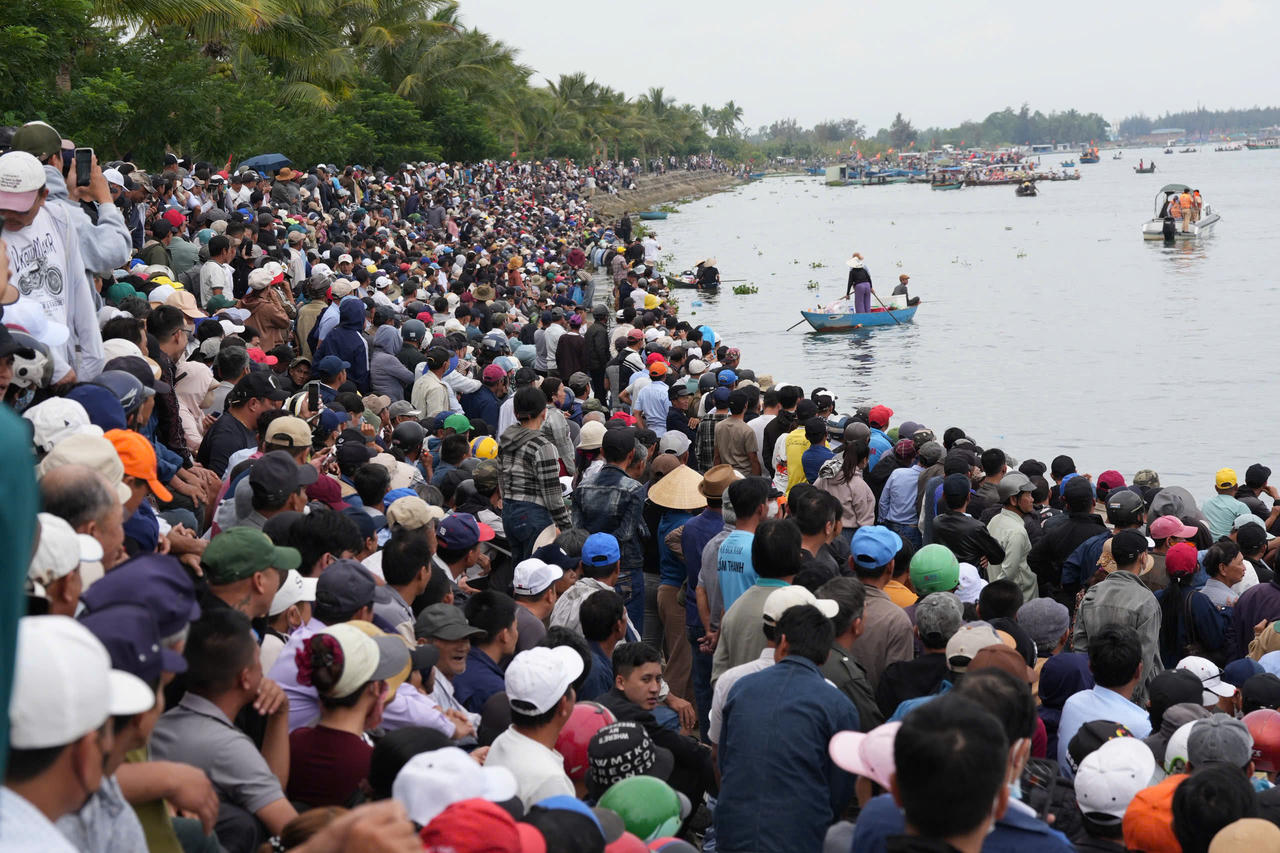 Đà Nẵng: Rộn ràng đua thuyền trên sông Thu Bồn dịp đầu Xuân Bính Ngọ