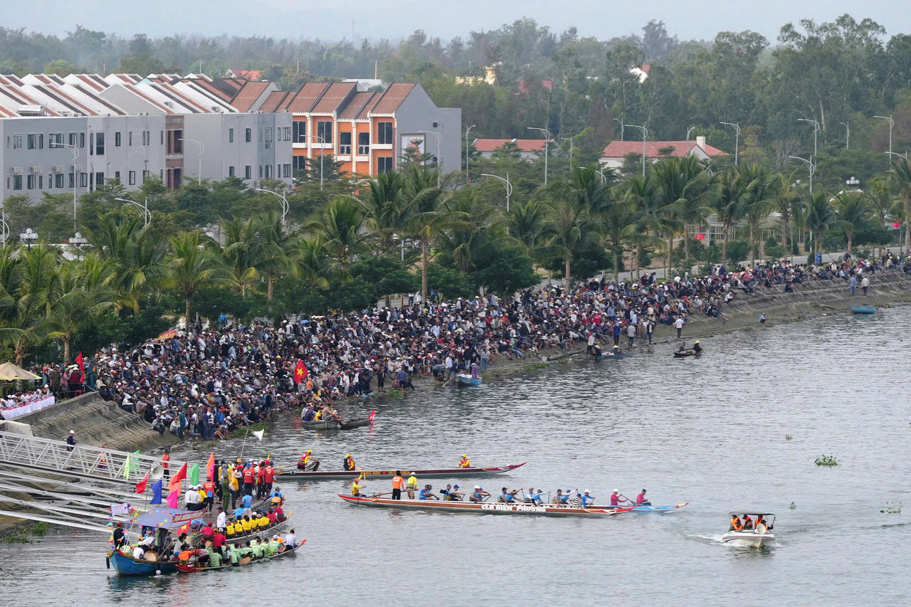 Đà Nẵng: Rộn ràng đua thuyền trên sông Thu Bồn dịp đầu Xuân Bính Ngọ