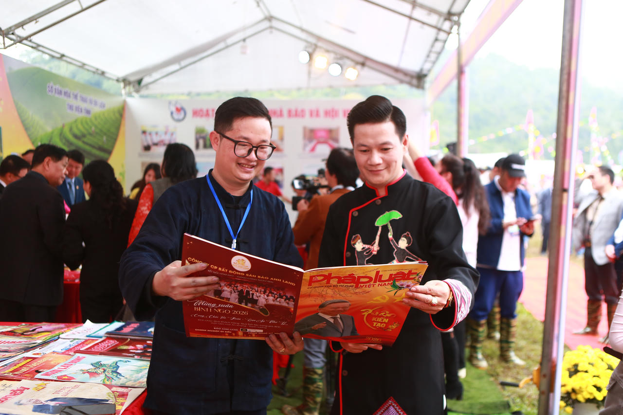 Lễ hội Lồng Tồng Ba Bể: Ngày xuân hội tụ văn hóa dân tộc và báo chí