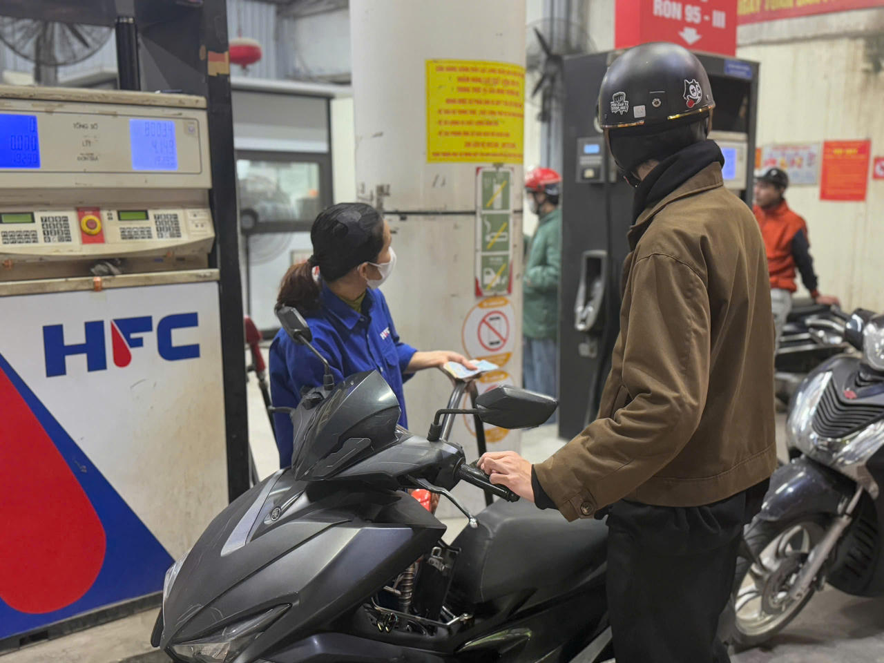 Giá xăng tăng mạnh từ 15h hôm nay