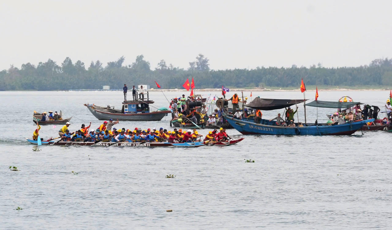 Đà Nẵng: Rộn ràng đua thuyền trên sông Thu Bồn dịp đầu Xuân Bính Ngọ