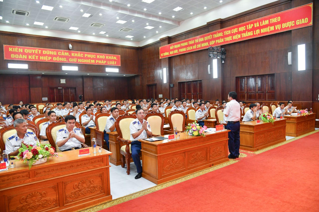 Các đại biểu tham dự Khai mạc